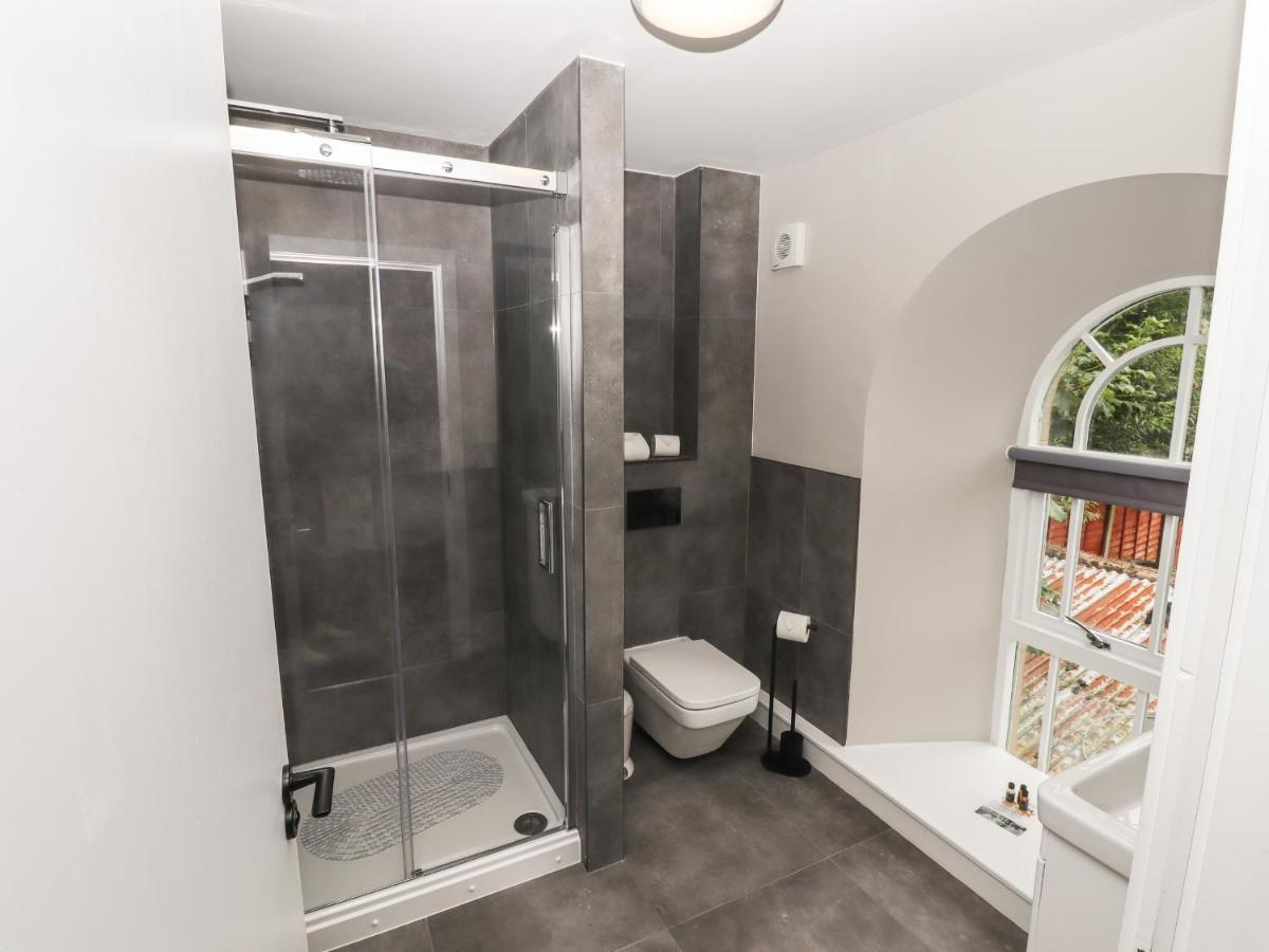 The Breathe Residence Rhyl Extérieur photo